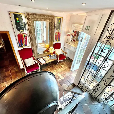 Boutique Ashley's Garden فندق