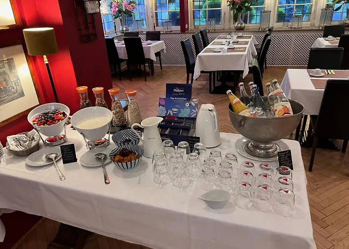 Ashley's Garden Hotel 4*