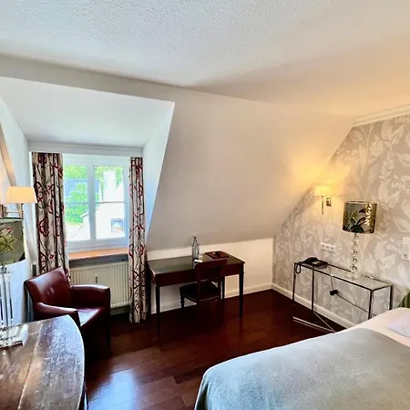 Ashley's Garden Hotel 4*