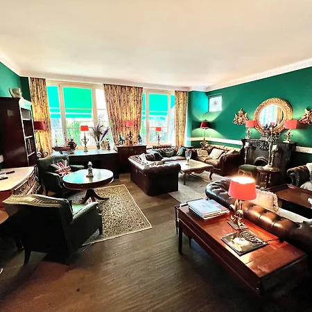 Ashley's Garden Hotel