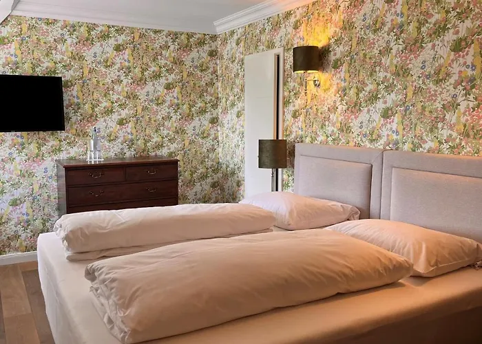 Ashley's Garden Hotel