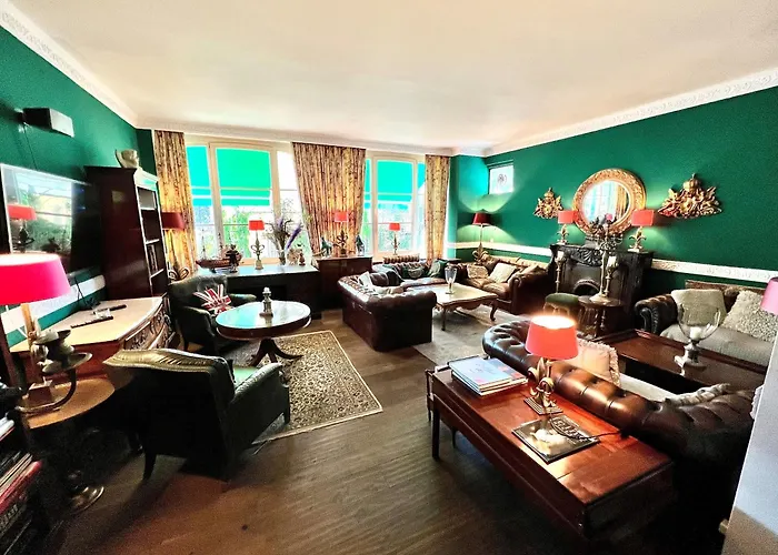 Ashley's Garden Hotel