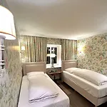 Ashley's Garden فندق