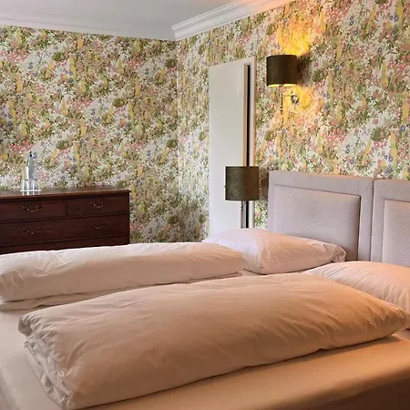 Ashley's Garden Hotel