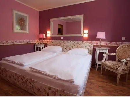 Hotell Ashley's Garden 4*