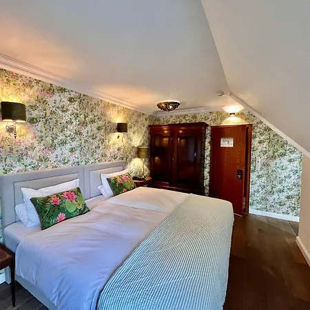 Ashley's Garden Hotell 4*