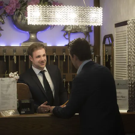 Ashley's Garden Hotel 4*