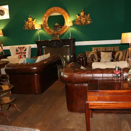 Ashley's Garden Hotel