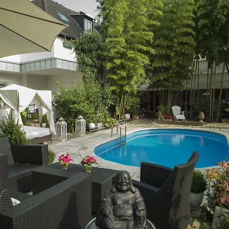 Otel Boutique Ashley's Garden 4*