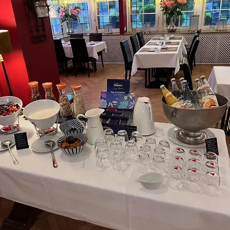 Ashley's Garden Hotell 4*