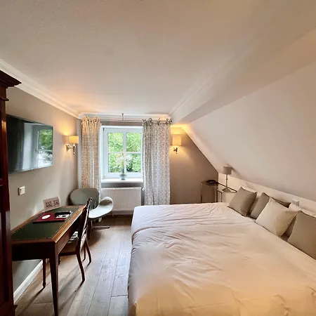 Ashley's Garden Hotel