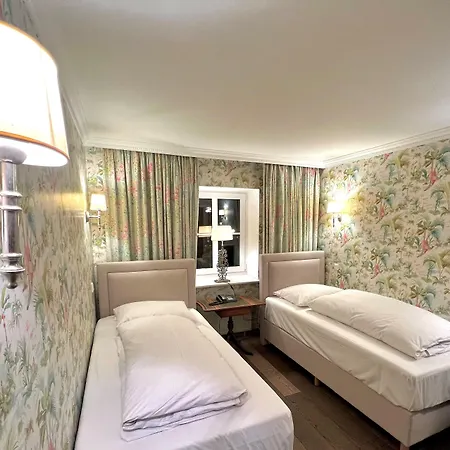 Ashley's Garden Hotel
