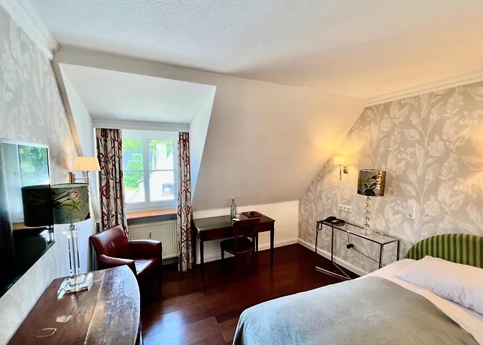 Ashley's Garden Hotell 4*