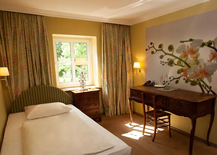 Ashley's Garden Hotel