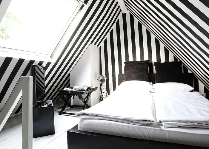 Ashley's Garden Hotel