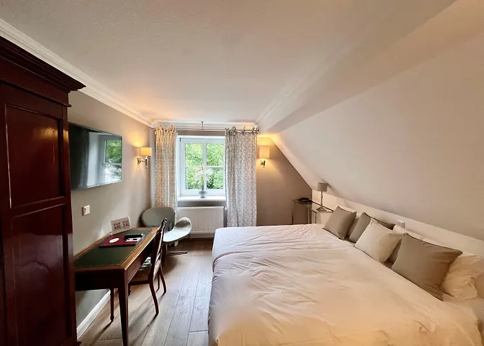 Ashley's Garden Hotel